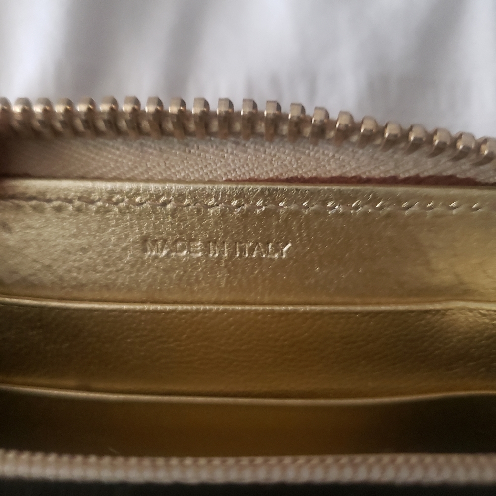 New, limited edition, Gold/Metalic Burberry Zip Wallet - Picture 5 of 8